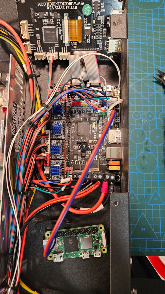 Biqu B1 electronics bay with BTT SKR V1.4 board, B1 TFT35 screen board and a Raspberry Pi Zero 2 W mounted below